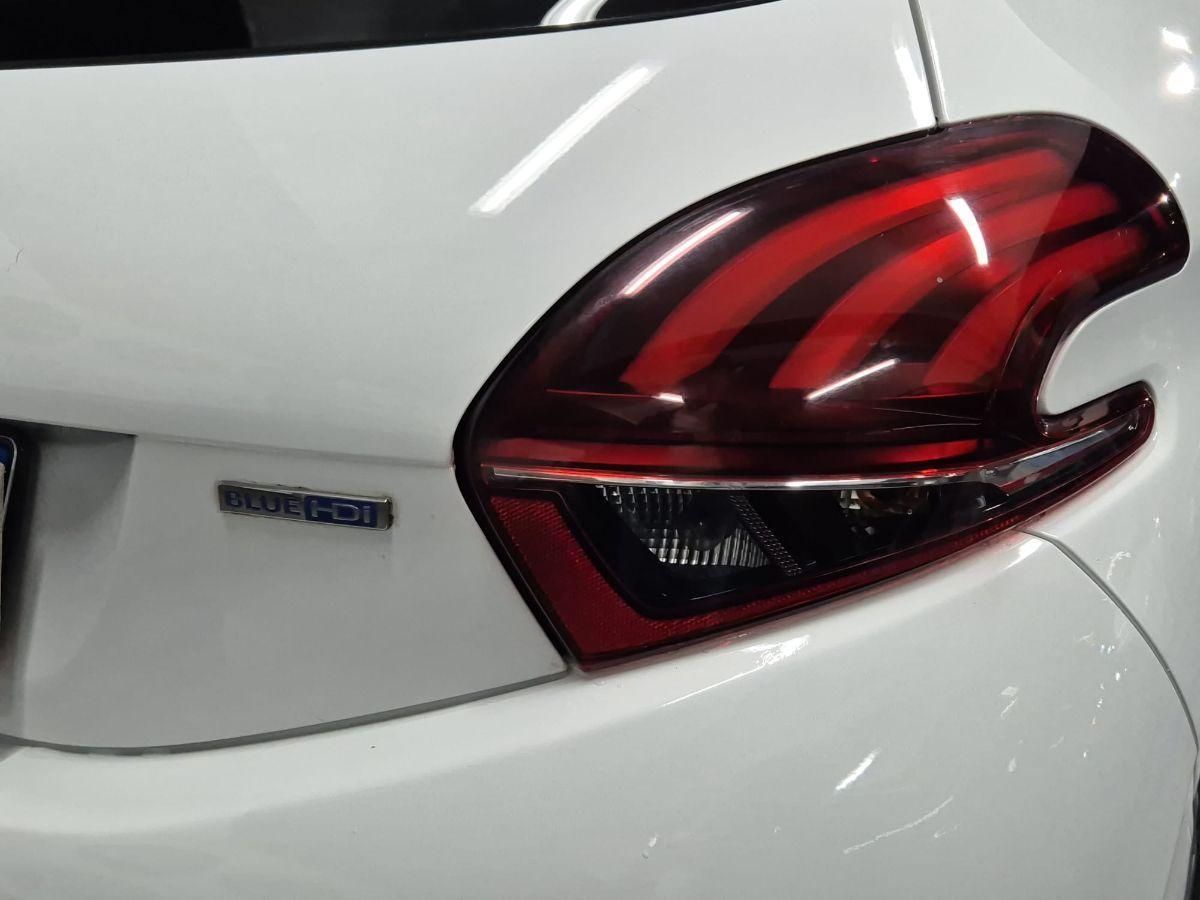 PEUGEOT - 208 - BlueHDi 75 S&S 5p. Active