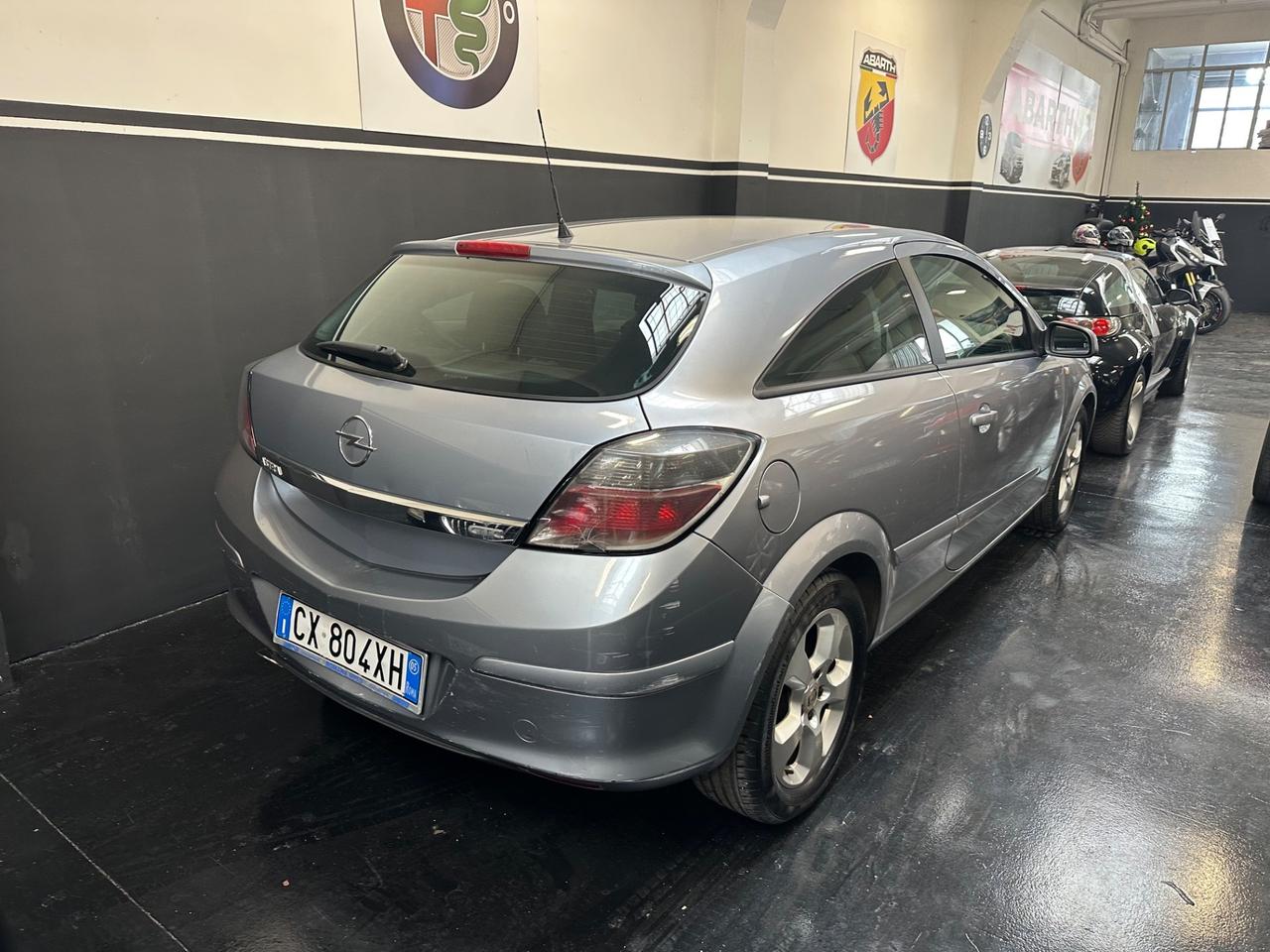 Opel Astra GTC 1.6 16V Twinport 3 porte Sport