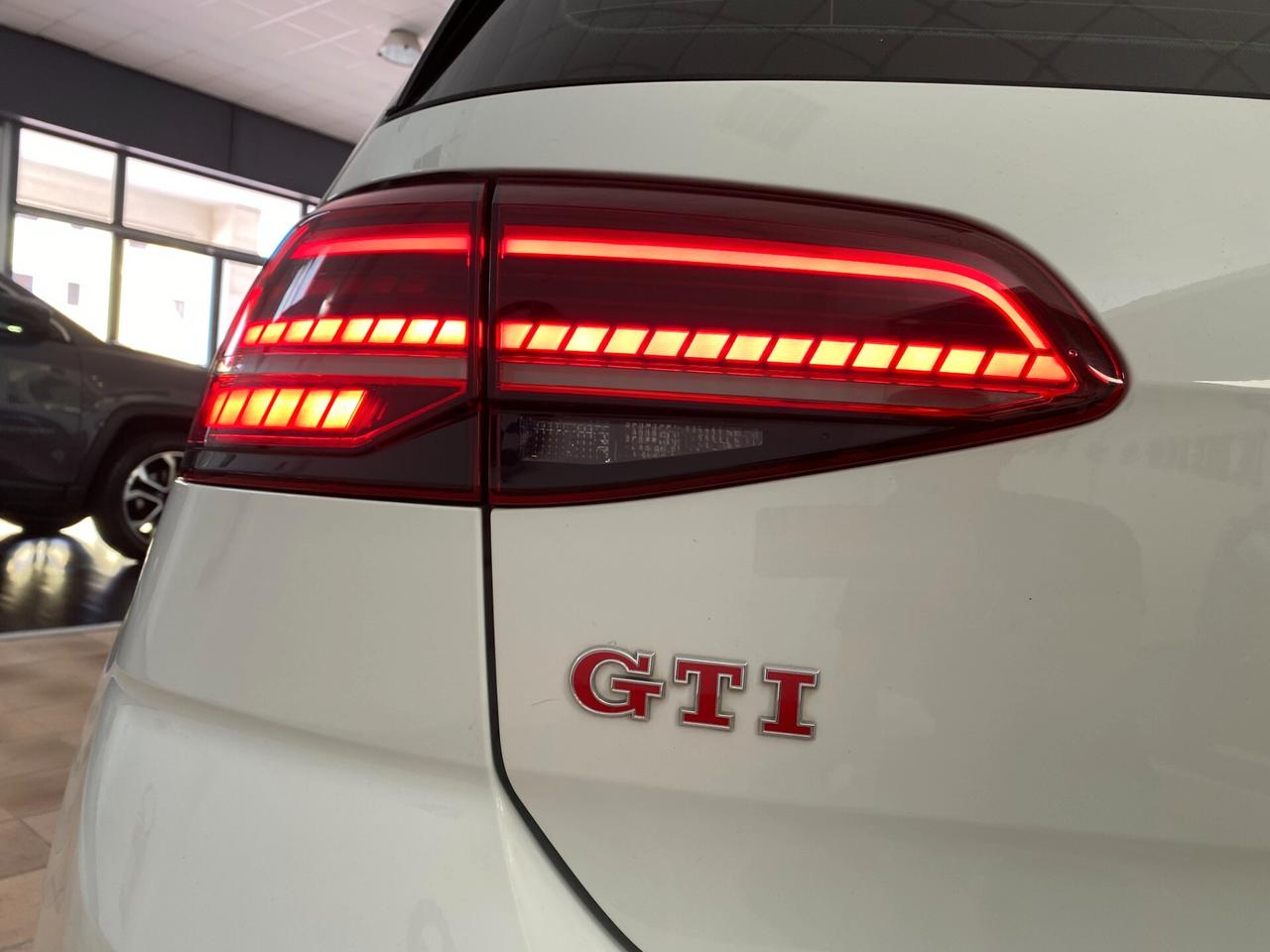 Volkswagen Golf GTI Performance 2.0 TSI 245 CV DSG