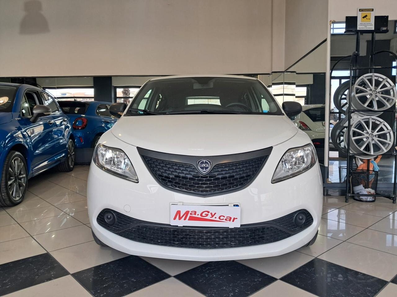 Lancia Ypsilon 1.0 FireFly Hybrid 70 cv Silver