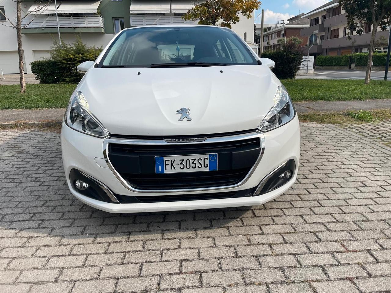 Peugeot 208 PureTech 82 5 porte Allure