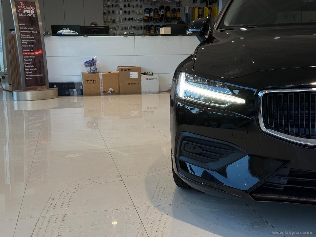 VOLVO V60 D3 Momentum Business