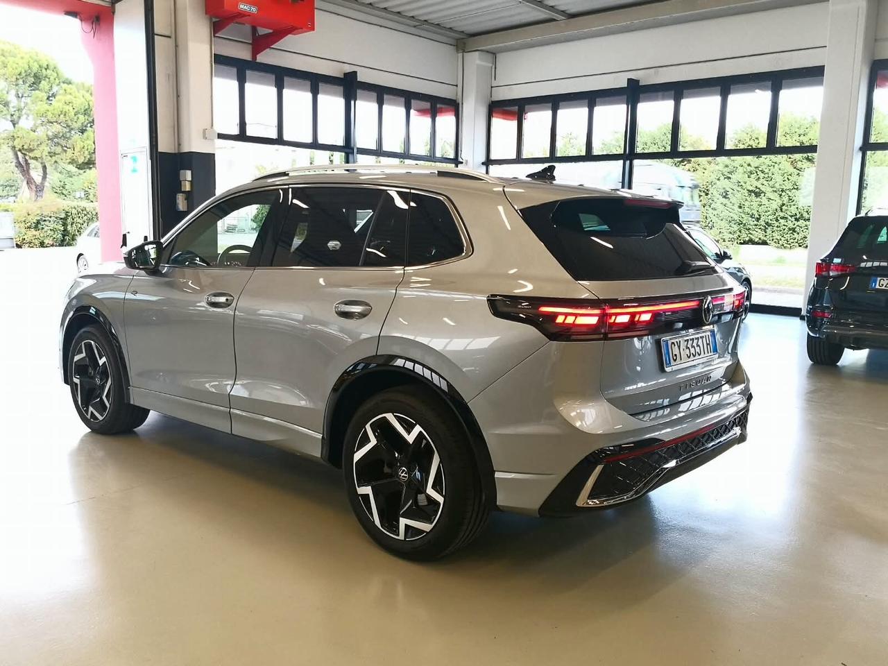 Volkswagen Tiguan 2.0 TDI 150 CV DSG R-Line ***GARANZIA VW***TELECAMERA***