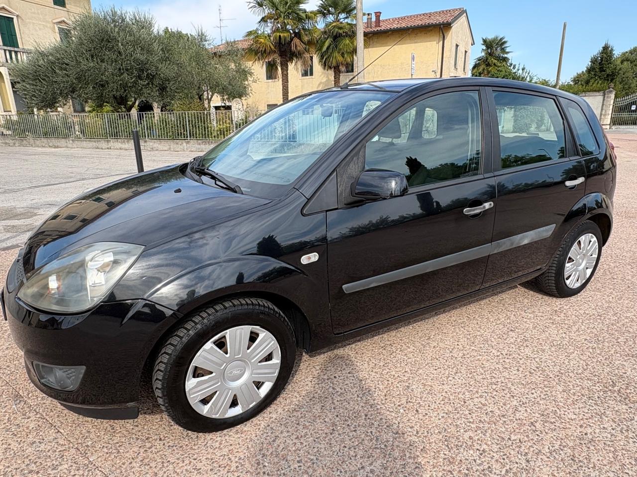 Ford Fiesta 1.4 TDCi 5p. Neo patentati
