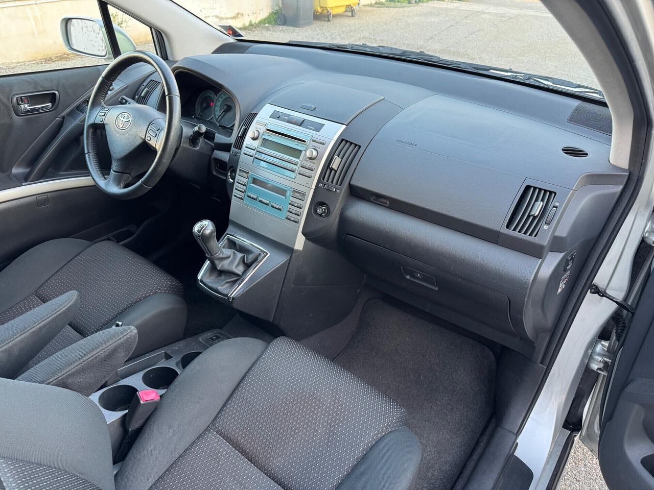 Toyota Corolla Verso 2.2 D-4D -SOLO 124.000 KM-