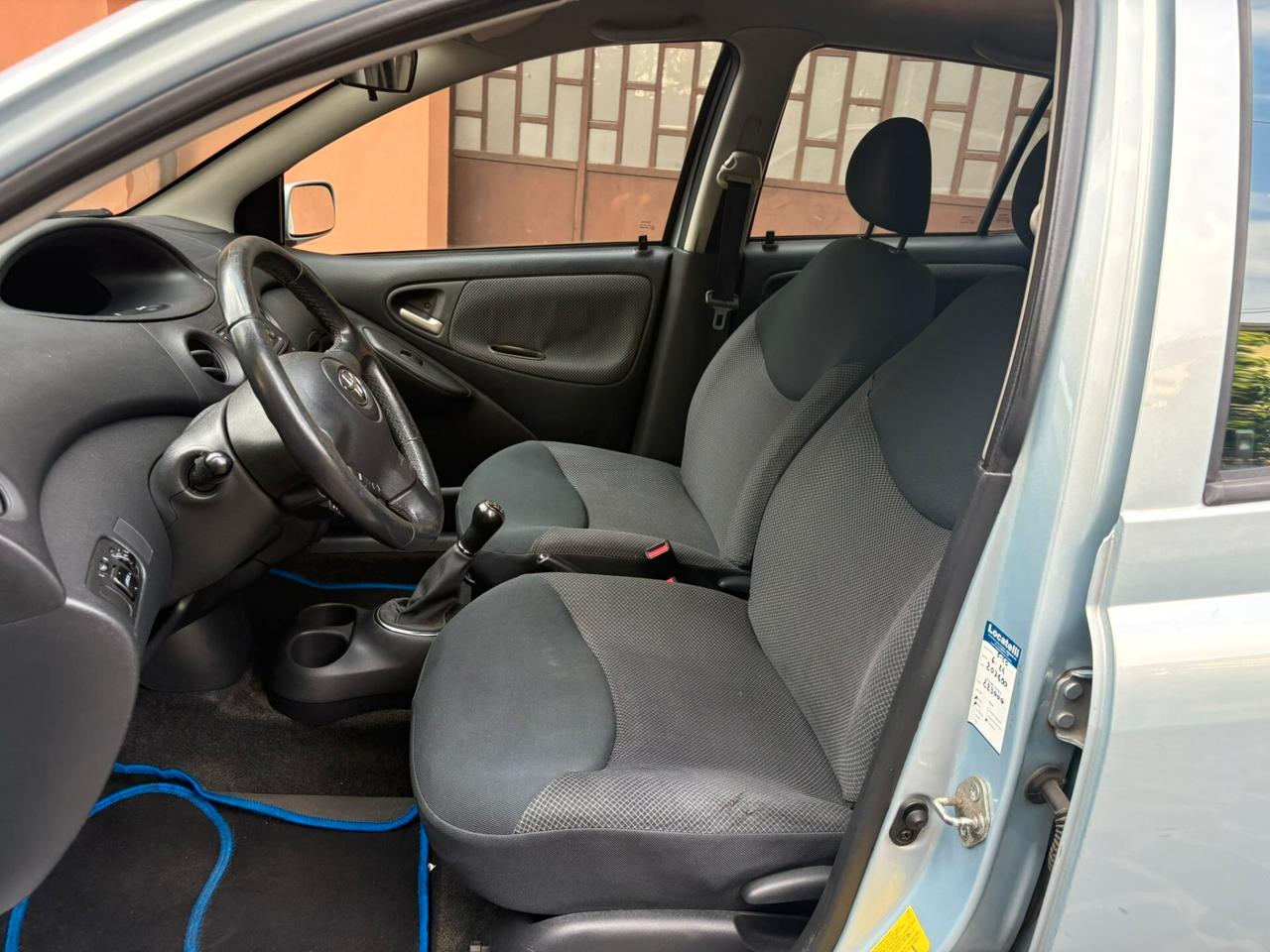 Toyota Yaris 1.0i 16V cat 5 porte Sol