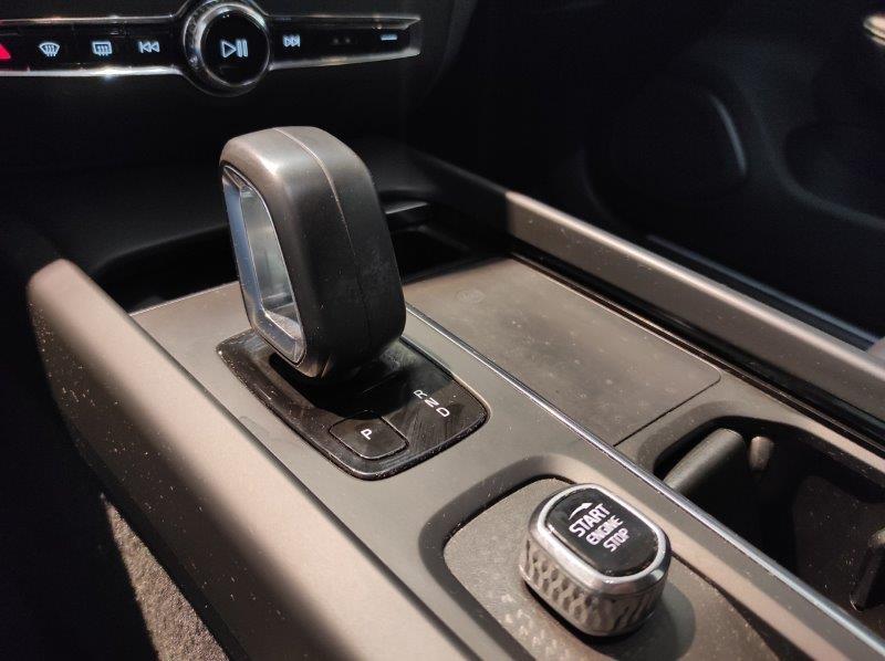 VOLVO V60 (2018-->) - V60 B4 (d) Geartronic Momentum Business