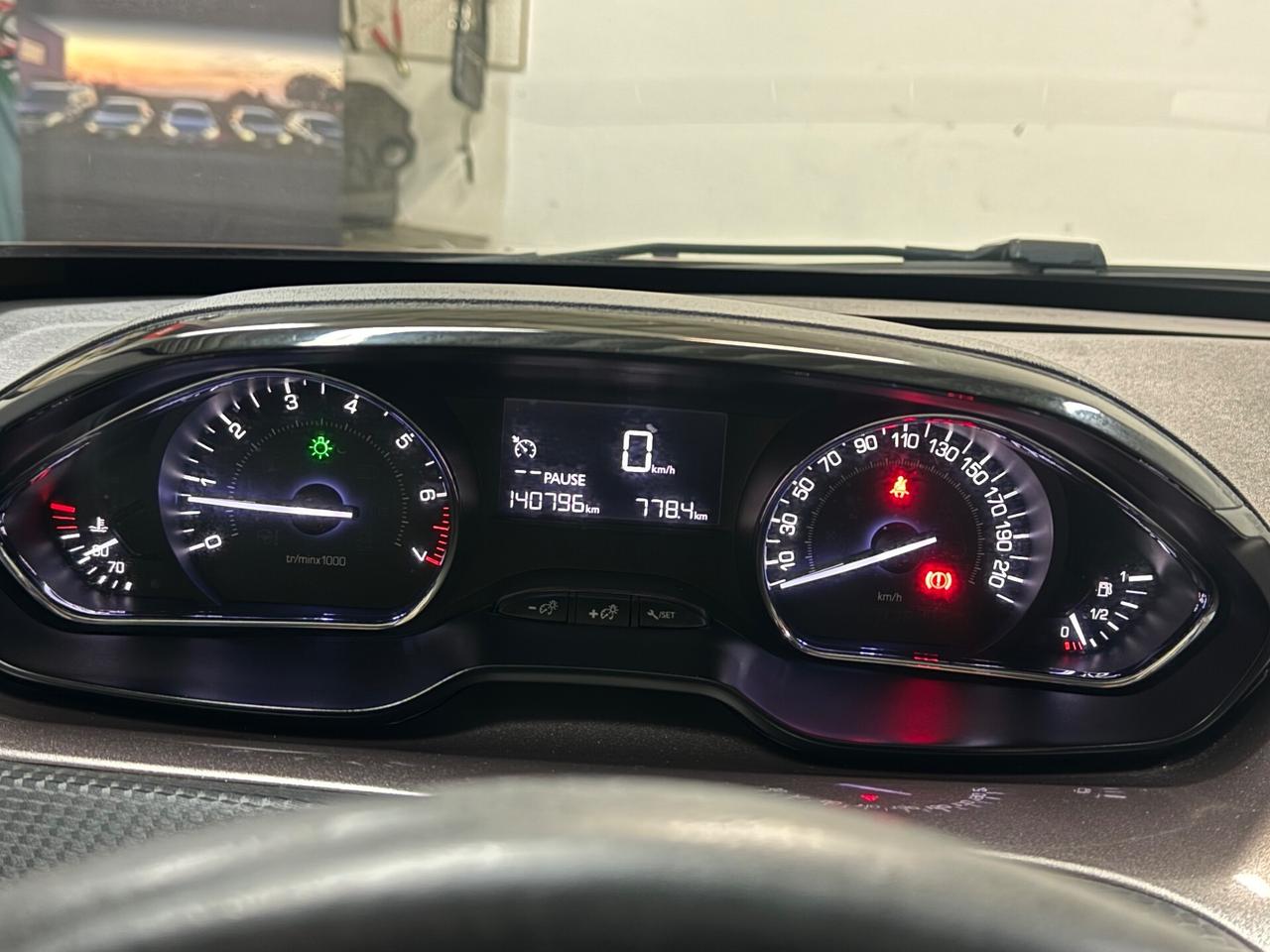 Peugeot 2008 1.2 VTi 82CV Allure