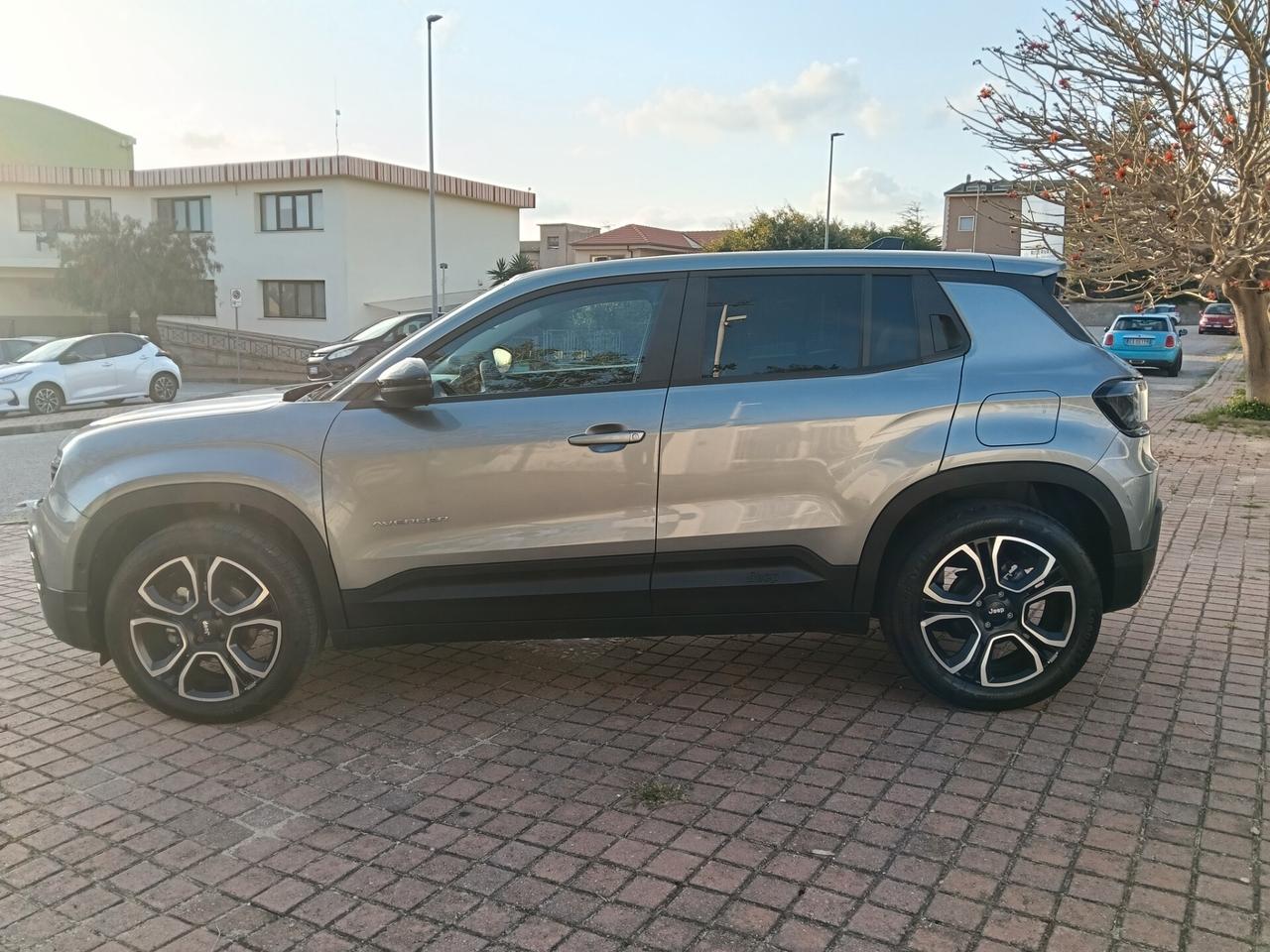 Jeep Avenger 1.2 Turbo 100 CV Summit 2025