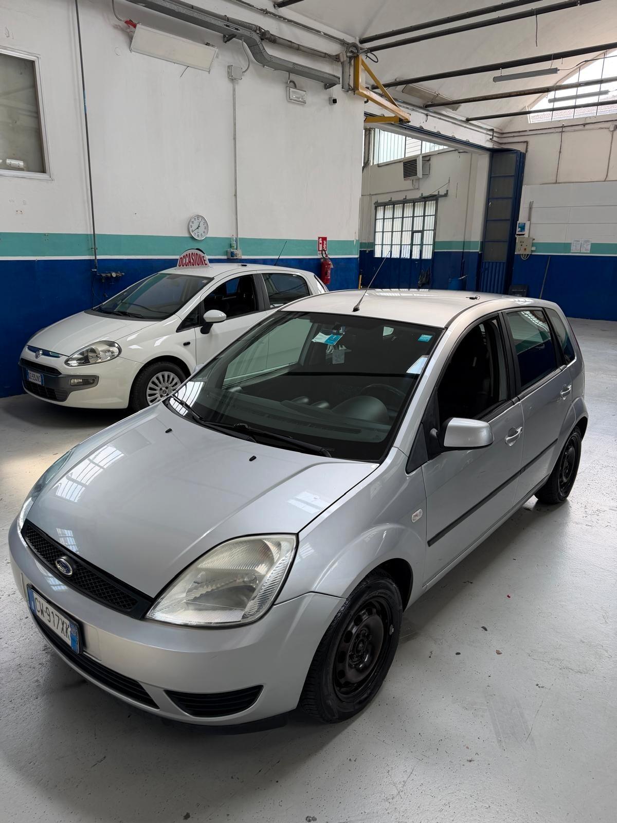 Ford Fiesta 1.4 16V 5p. Ghia