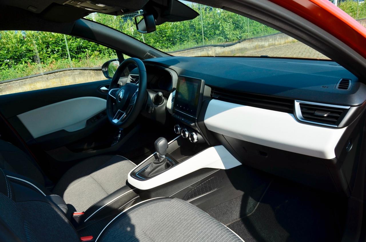 RENAULT CLIO 1.6 E-TECH FULL HYBRID EVOLUTION 145cv AUTO, UNICOPROP, GARANZIA UFF RENAULT, EURO 6D, FARI LED, NAVI, RETROCAMERA, PERMUTE