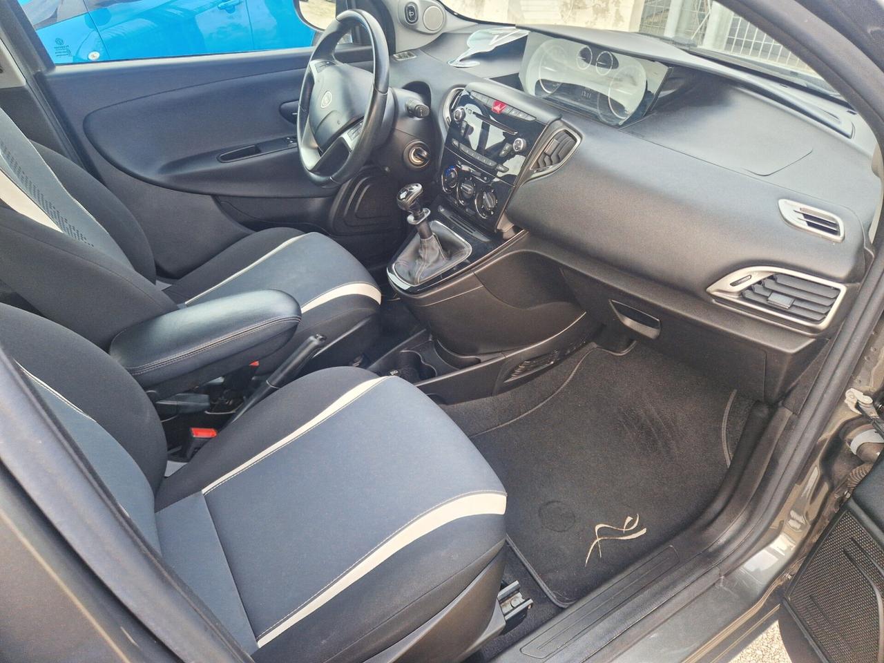 Lancia Ypsilon 0.9 TwinAir 85 CV Metano - 2014