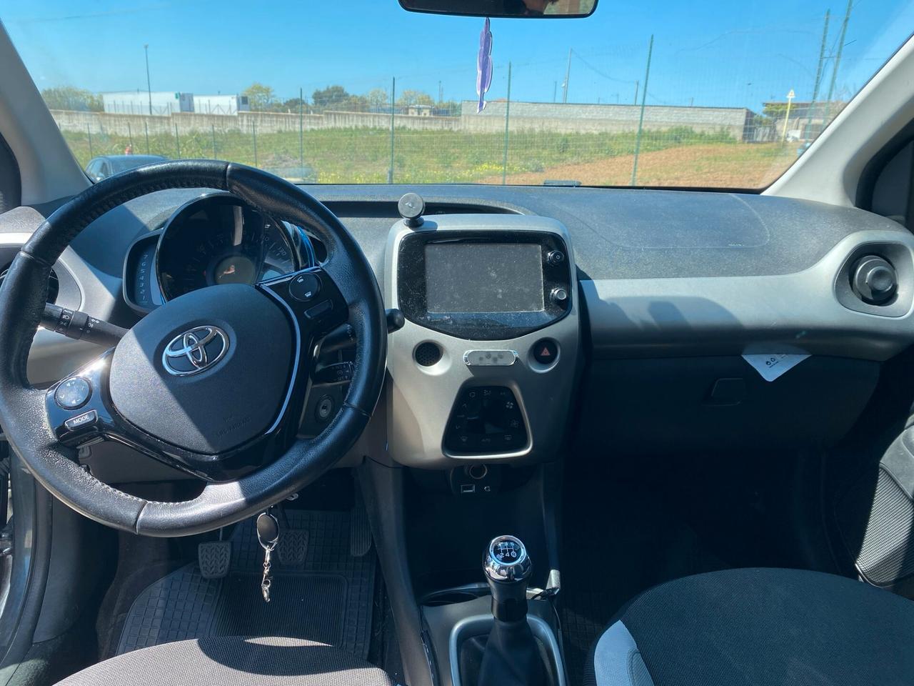 Toyota Aygo 1.0 VVT-i 69 CV 5 porte x-play TSS