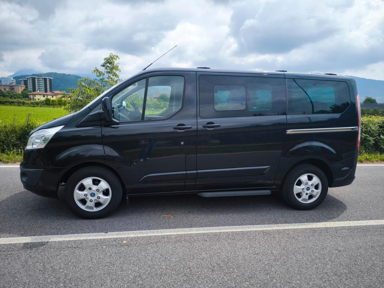 FORD TOURNEO CUSTOM 2,2 TDCI 155CV- TITANIUM- 8 POSTI