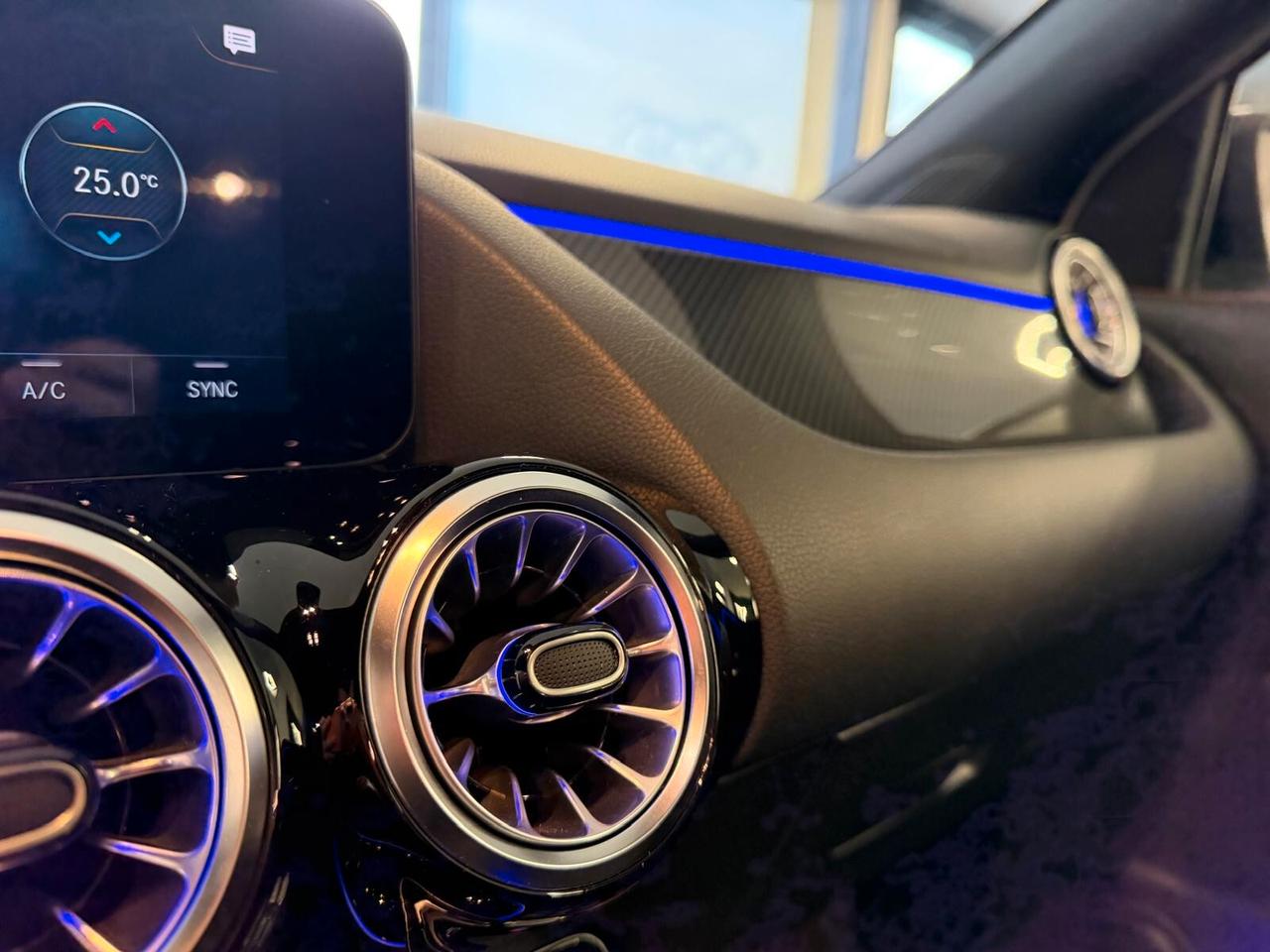 MERCEDES-BENZ GLA 200D PREMIUM 2.0 150CV PELLE NAVI CAM ANNO 2022