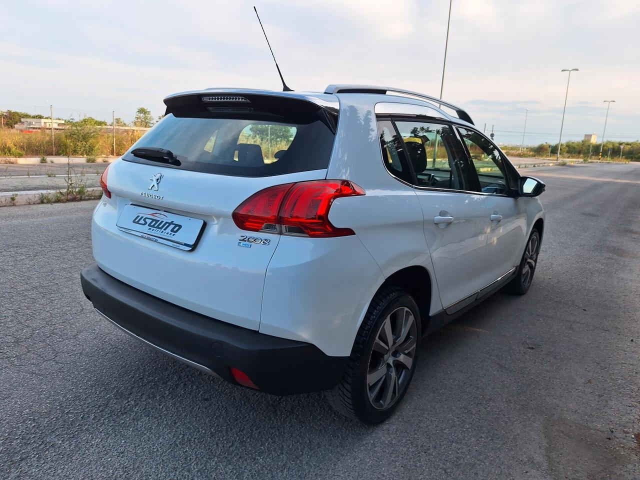 Peugeot 2008 1.6 e-HDi 92 CV "Allure" NAVI