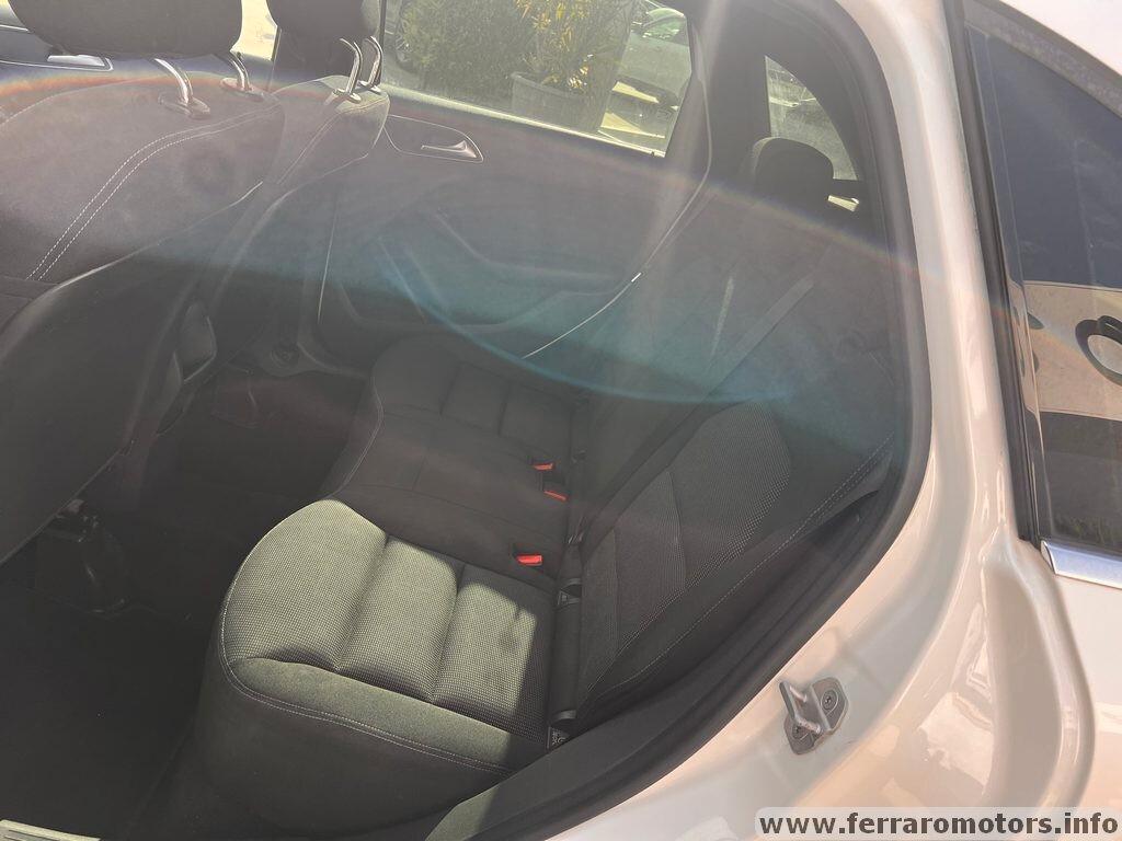 Mercedes B 180 CDI Executive teto panoramico