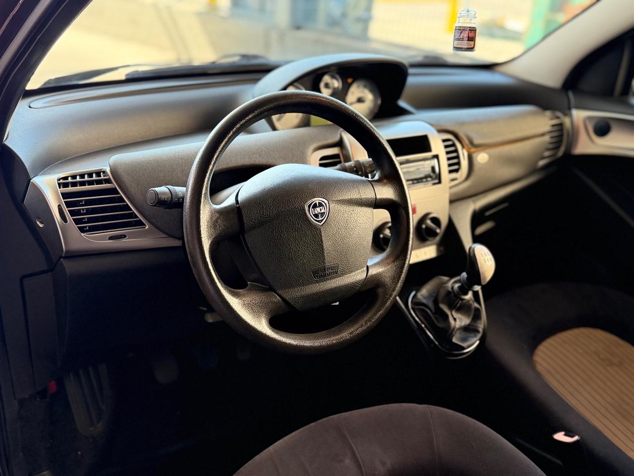 Lancia Ypsilon 1.2 60CV Modamilano Neopatentati