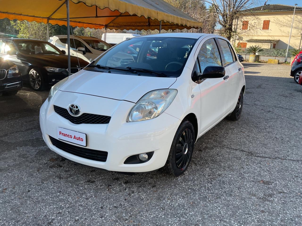 Toyota Yaris 1.0 5 porte Luxury OK NEOPATENTATI