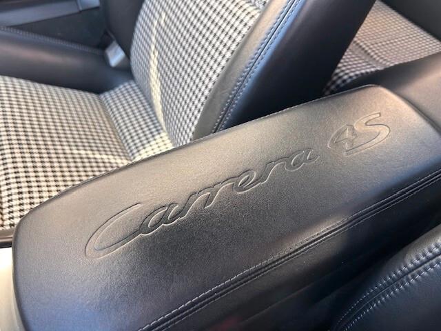 Porsche 911 Carrera 4S Cabriolet PDK Interni heritage design