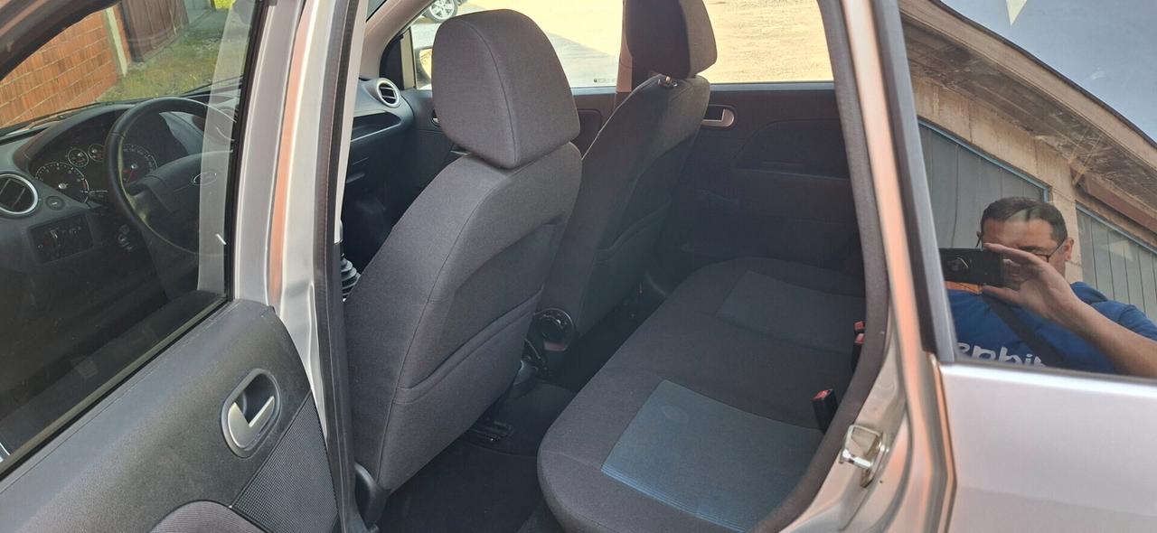 Ford Fiesta 1.2 16V 5p. Ghia X Neopatentati