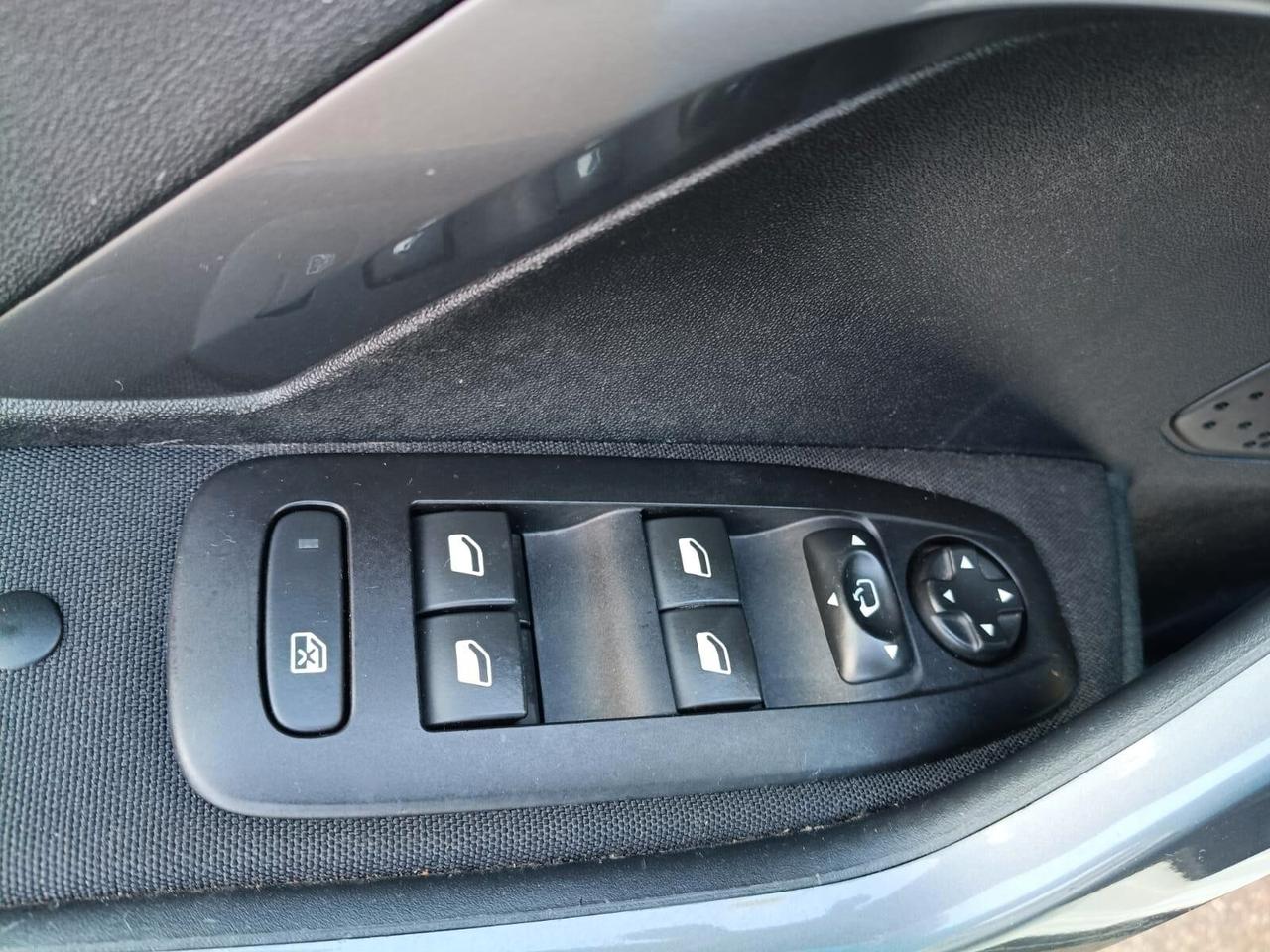 Peugeot 2008 PureTech 82 Active UNICO PROPROETARIO OK NEOPATENTATI
