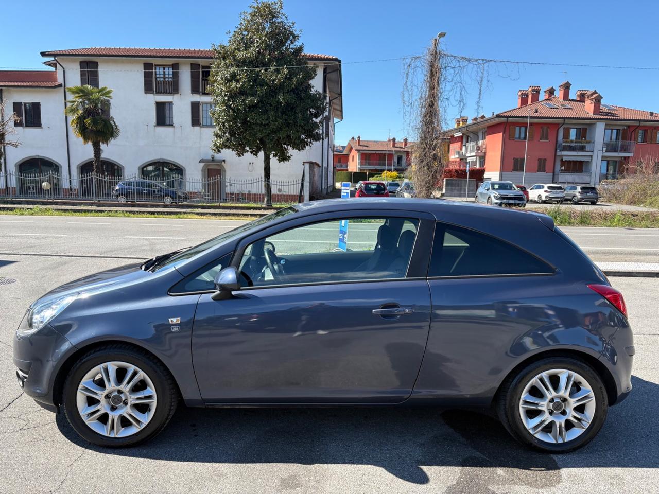 Opel Corsa 1.2 3 porte b-color
