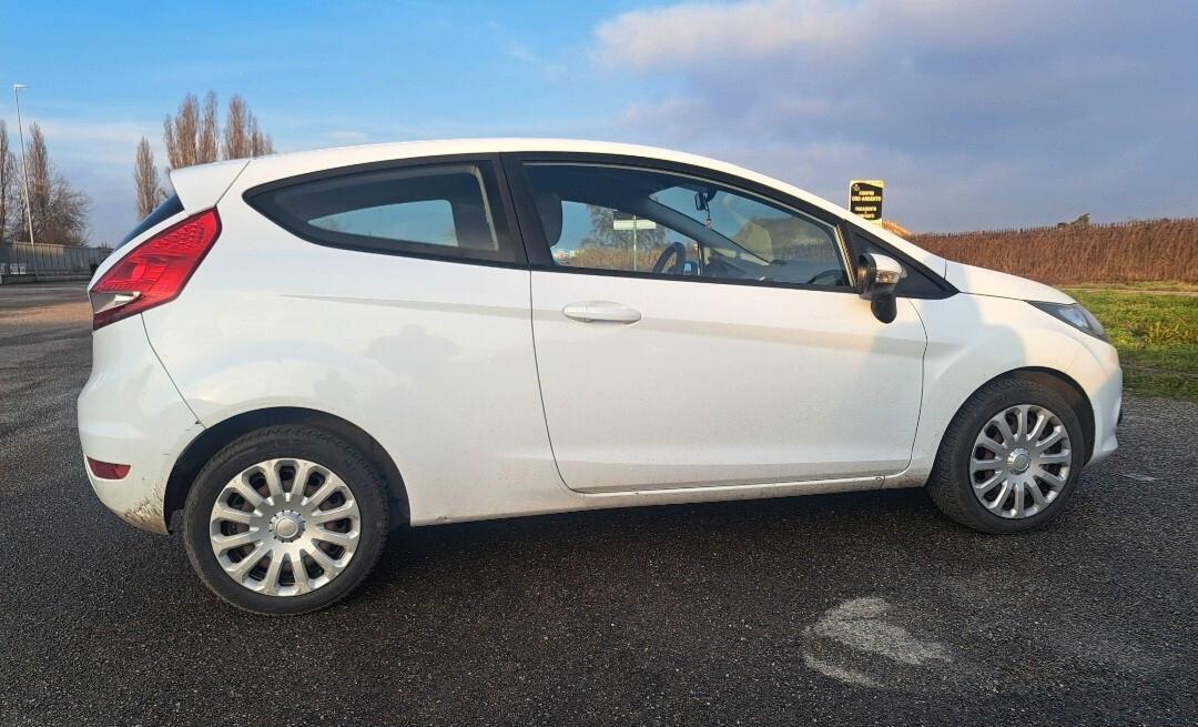 Ford Fiesta 1.4 TDCi 68CV 3 porte Titanium