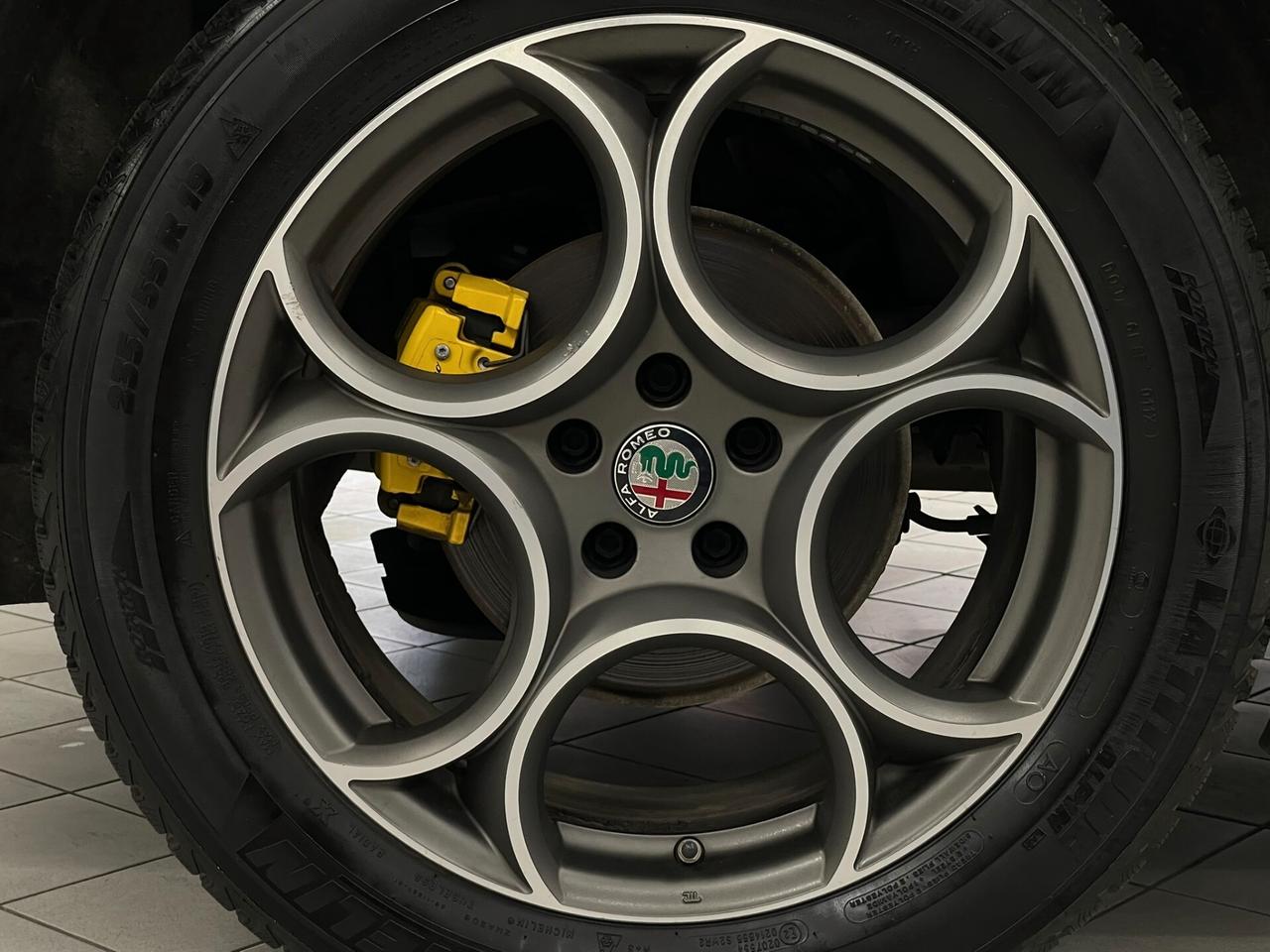 Alfa Romeo Stelvio 2.2 TD 190 CV EXECUTIVE 19" PELLE PINZE GIALLE RETROCAMERA