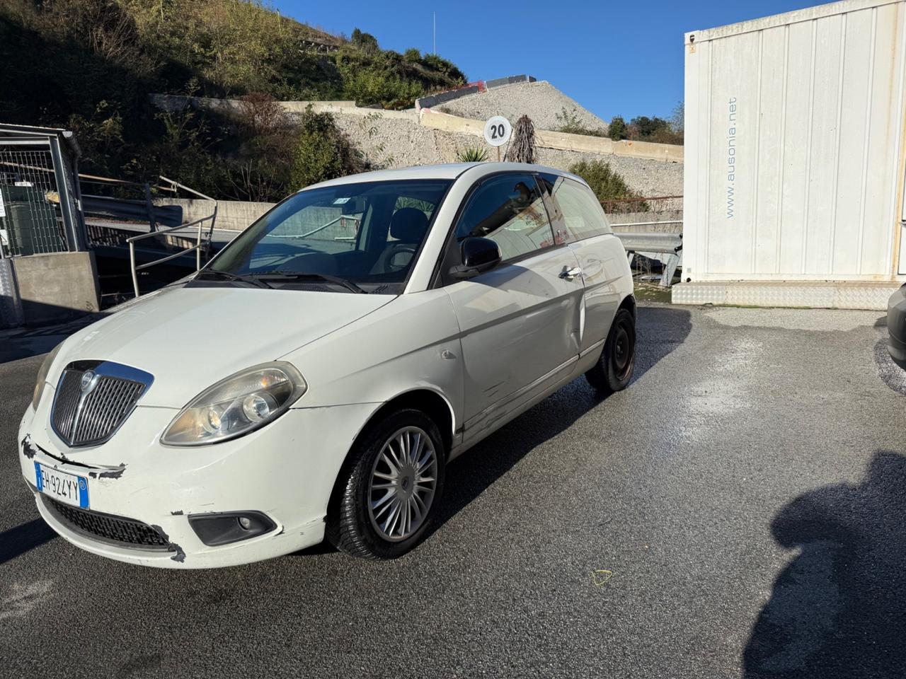 Lancia Ypsilon 1.3 MJT 75 CV Unyca