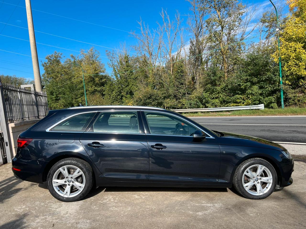 Audi A4 2.0 TDI 150 CV Business * AUTOCARRO 5 POSTI*