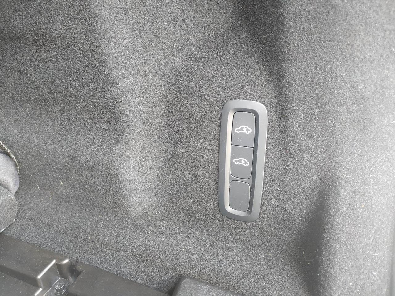 Volvo XC 60 2.0 T6 Recharge PHEV Ultimate Dark