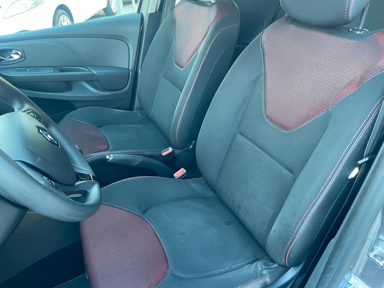 Renault Clio 1.2 75CV 5 porte Costume National +NAVI NEOPATENTATI