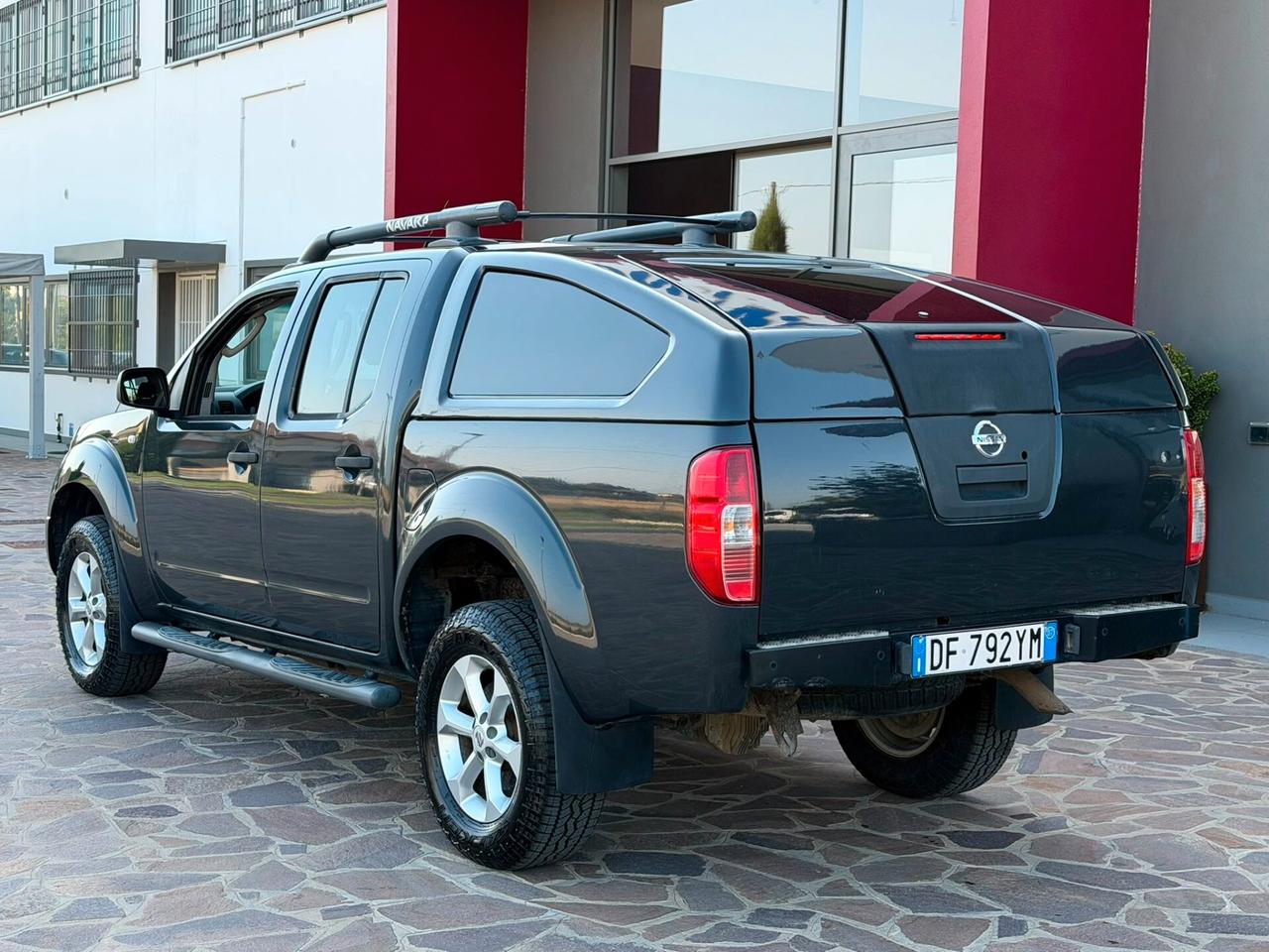 Nissan Navara 2.5 dCi 4 porte Double Cab - hard top