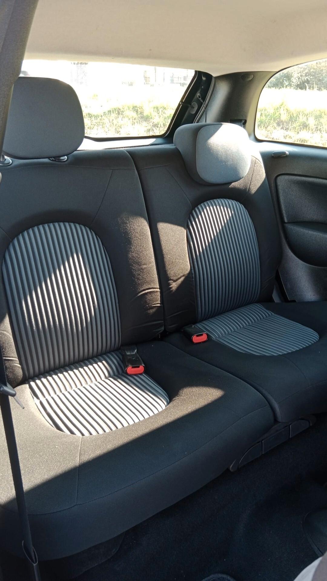 Lancia Ypsilon 1.4 16V bicolore argento e nera