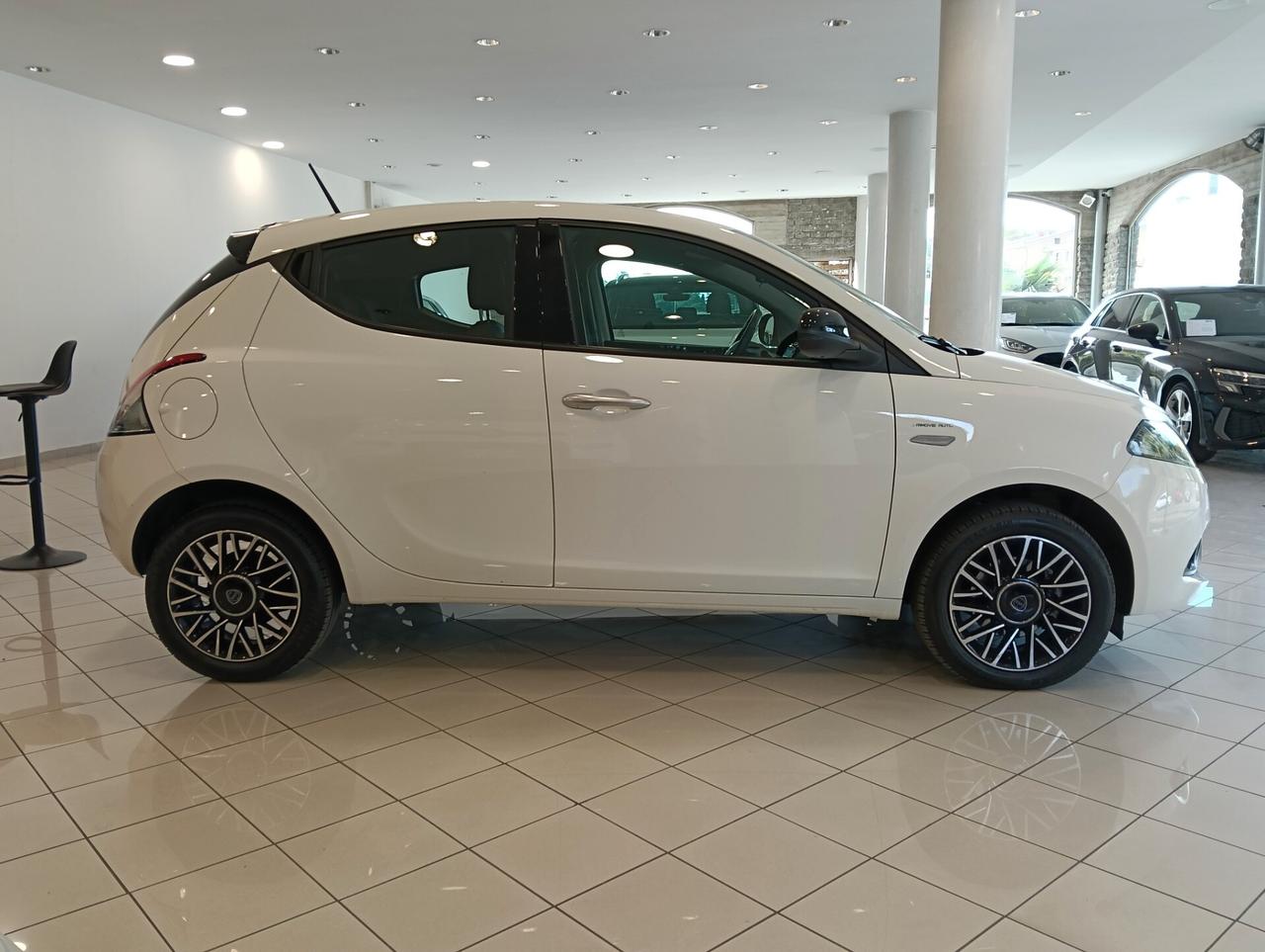 Lancia Ypsilon 1.0 FireFly 5 porte S&S Hybrid Gold Plus