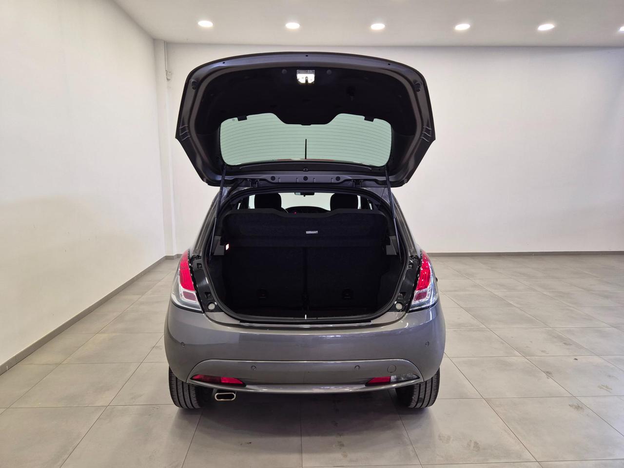 Lancia Ypsilon 1.0 hybrid Silver !! PREZZO REALE !! - NEOPATENTATI - Sens. Park. - Clima