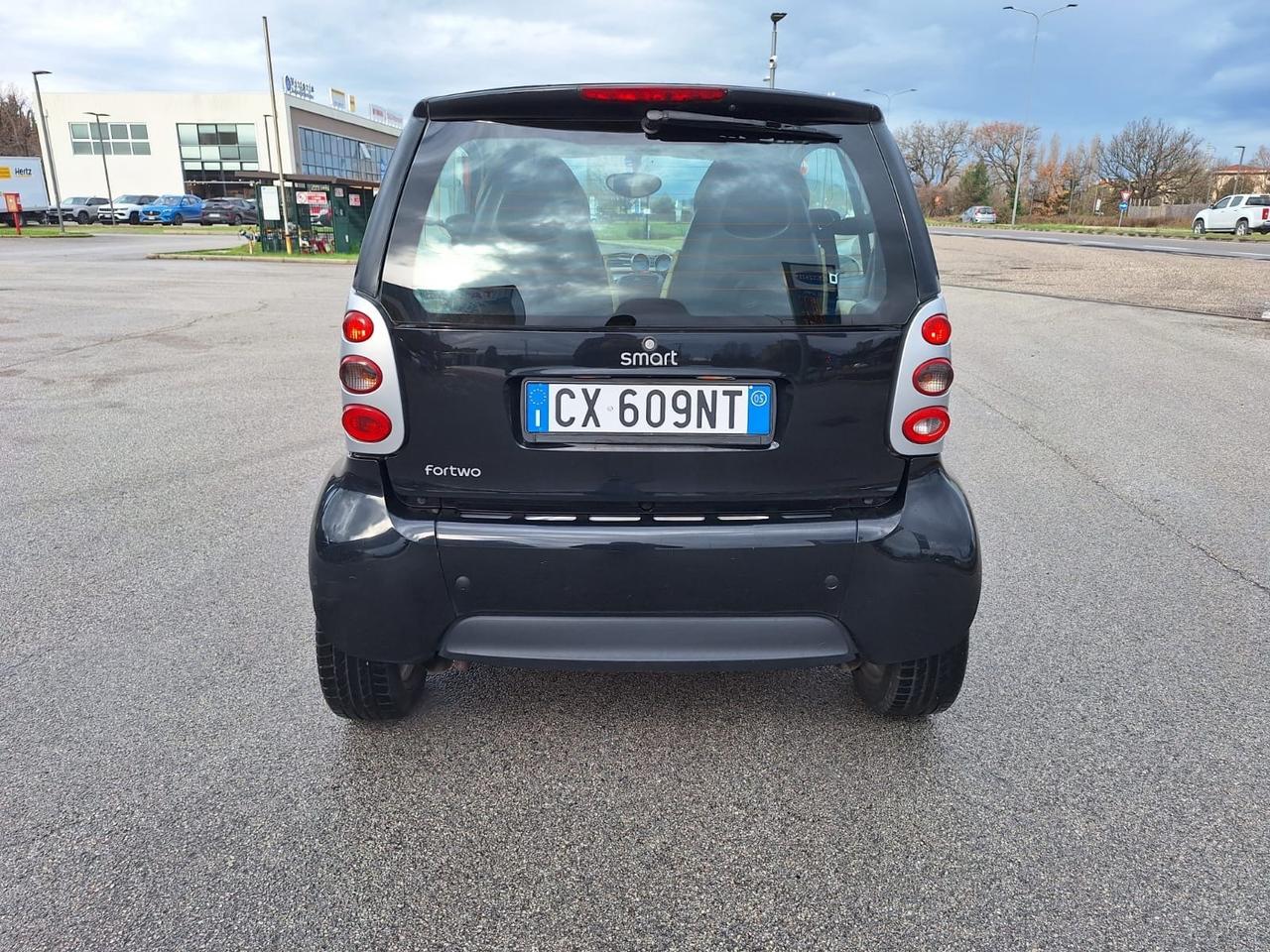SMART FORTWO AUTOMATICA NEOPATENTATI 700 BENZINA 100.000 KM 2005.