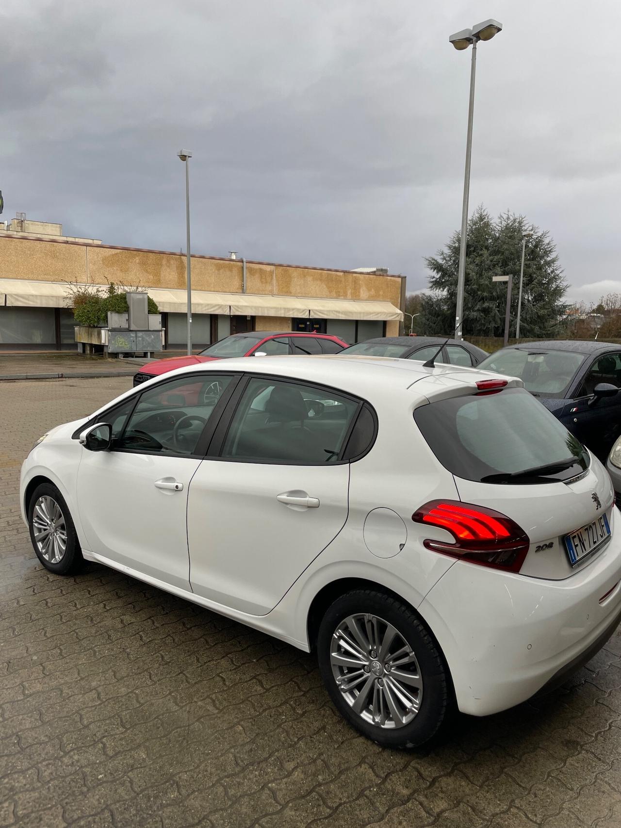Peugeot 208 BlueHDi 75 5 porte Allure