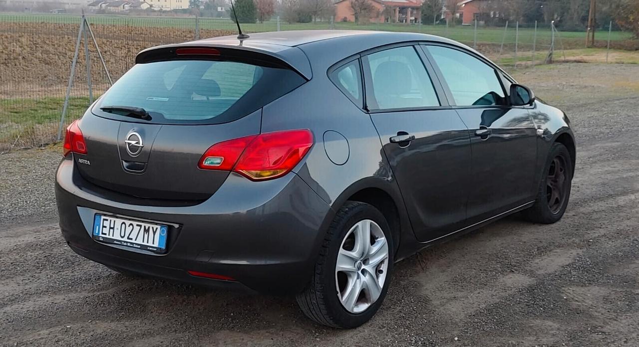 Opel Astra 1.6 115CV 5 porte Cosmo