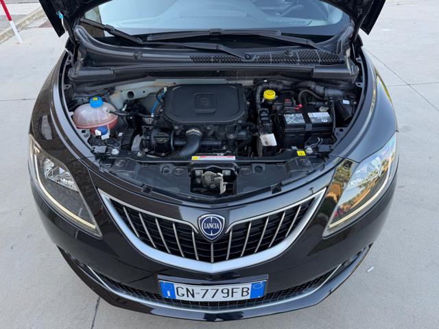 LANCIA Ypsilon HYBRID GOLD+NAVI+SENSORI+5POSTI+LED
