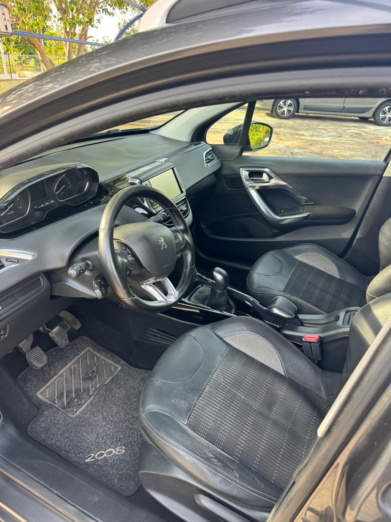 Peugeot 2008 BlueHDi 100 Black Matt