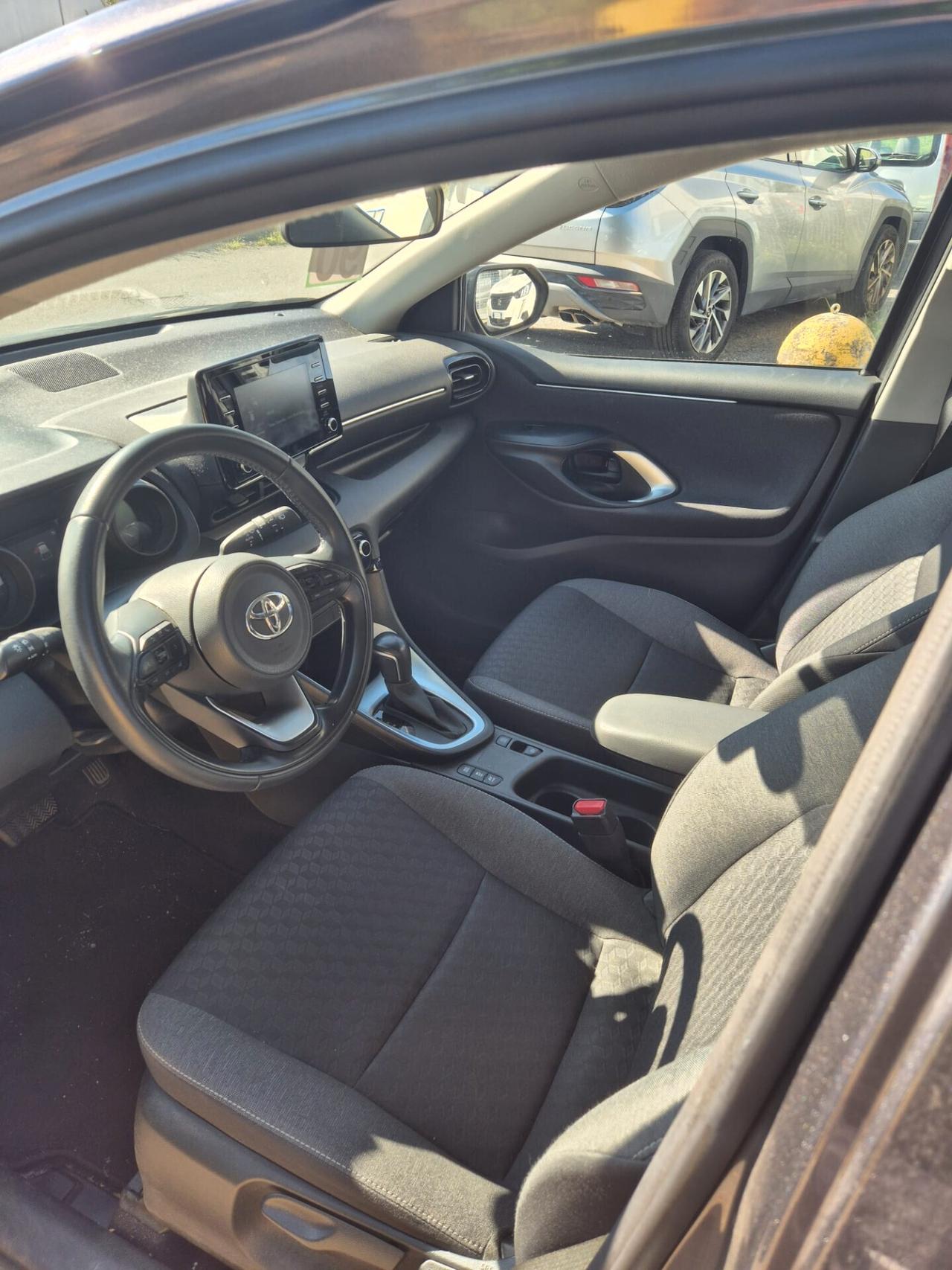 Toyota Yaris 1.5 Hybrid 5 porte Trend CON 7 ANNI DI GARANZIA MECCANICA