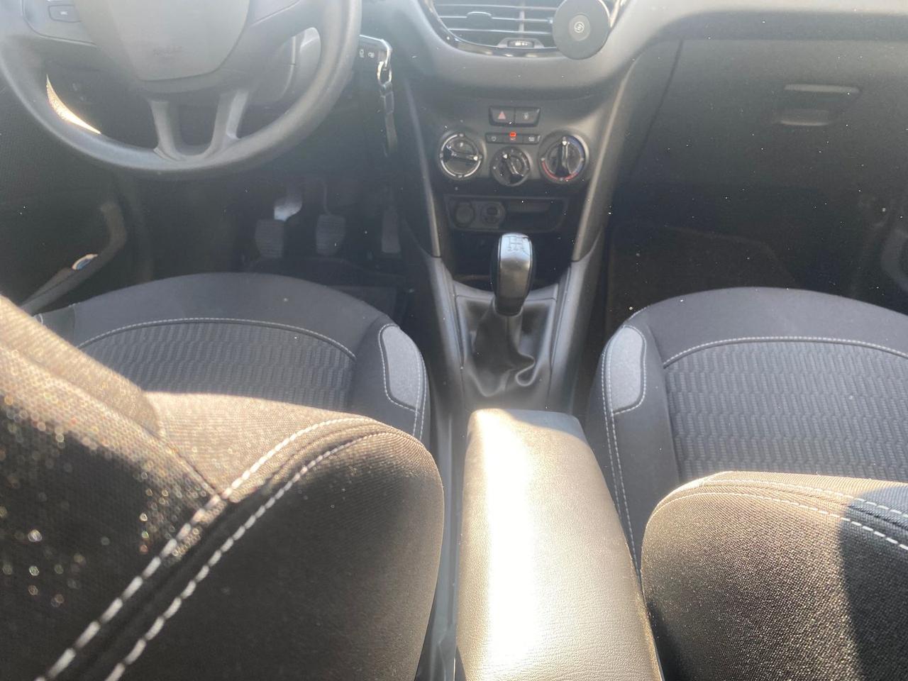 Peugeot 208 life #11893