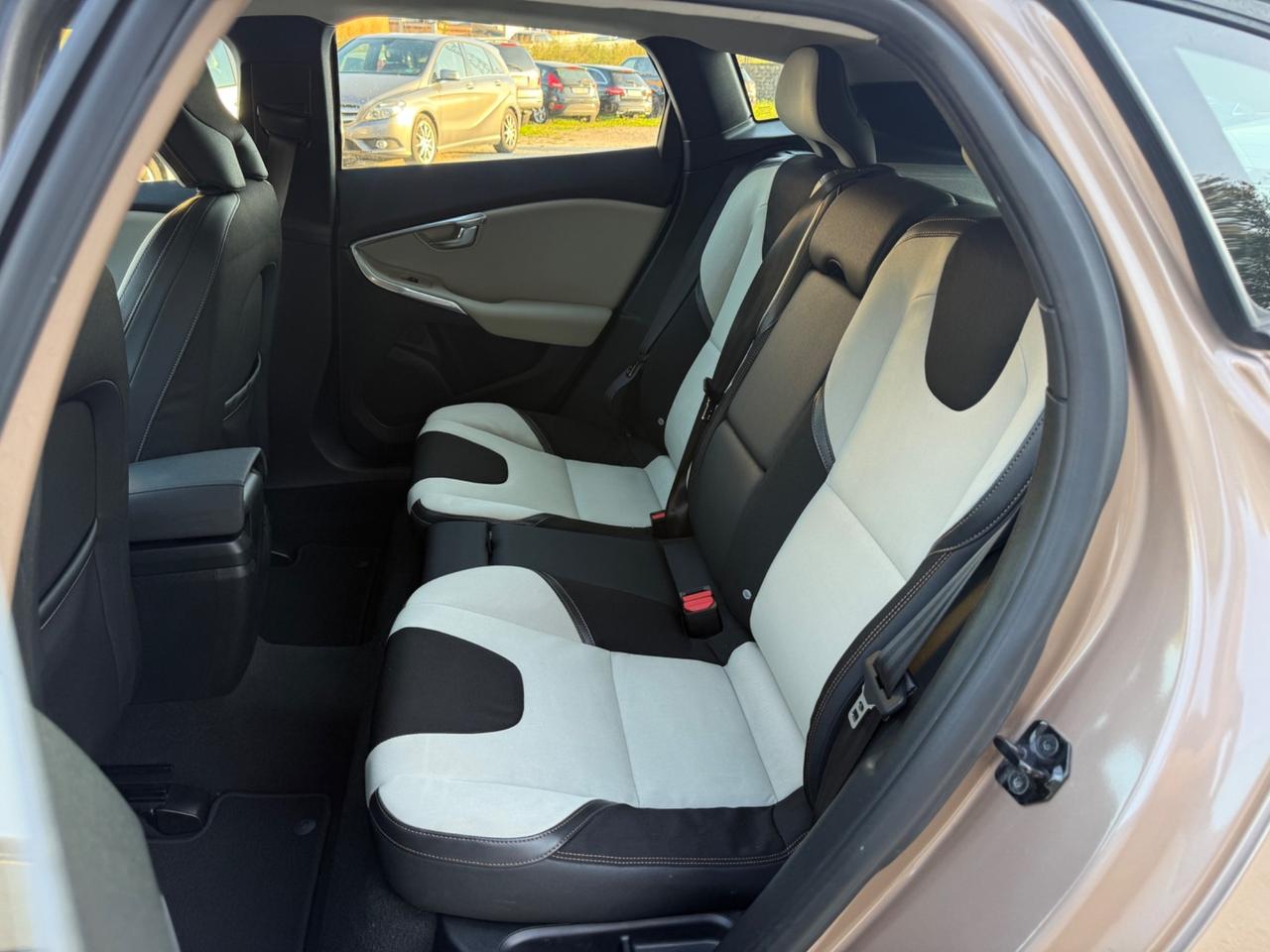 Volvo V40 Cross Country D2 1.6 Kinetic UNICO