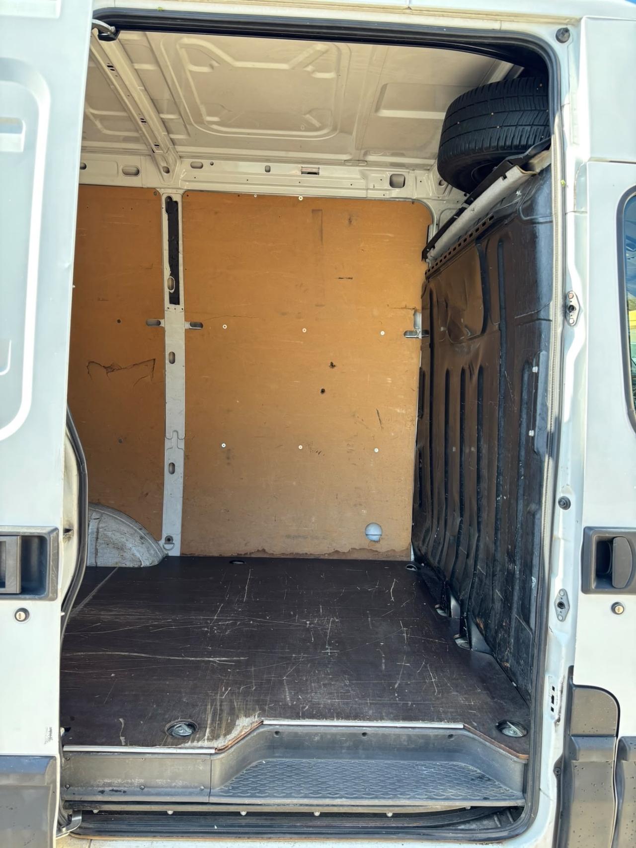 Iveco Daily 35C12 2.3 Hpi PL-RG Cabinato