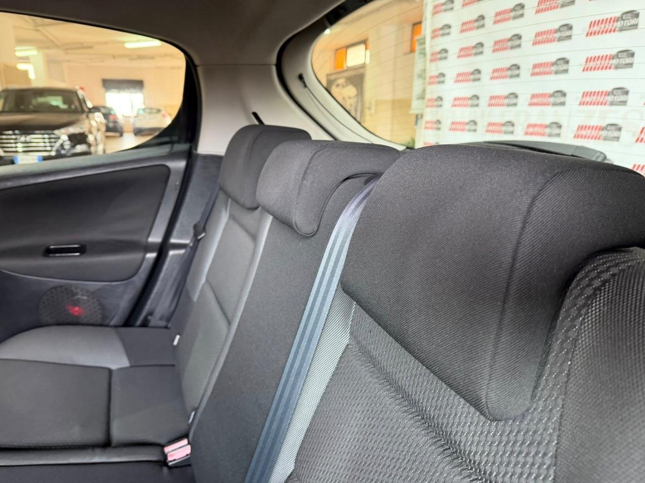 Peugeot 207 1.4 HDi 70CV 5p. Allure