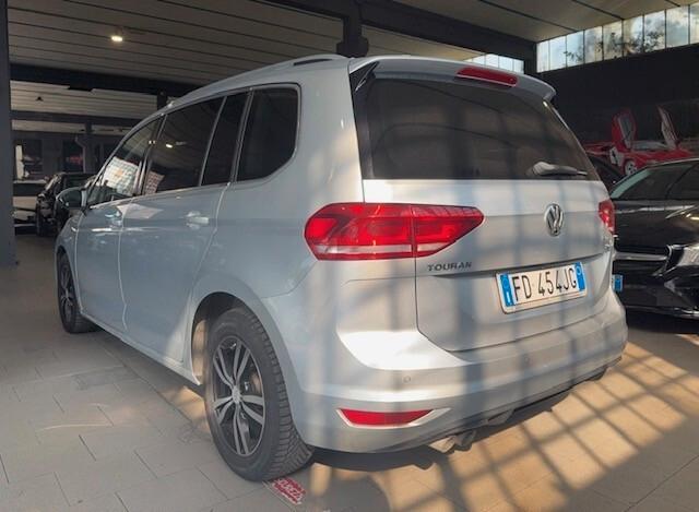 Volkswagen Touran 2.0 TDI 150 CV SCR DSG Executive BlueMotion Tech. 7 POSTI