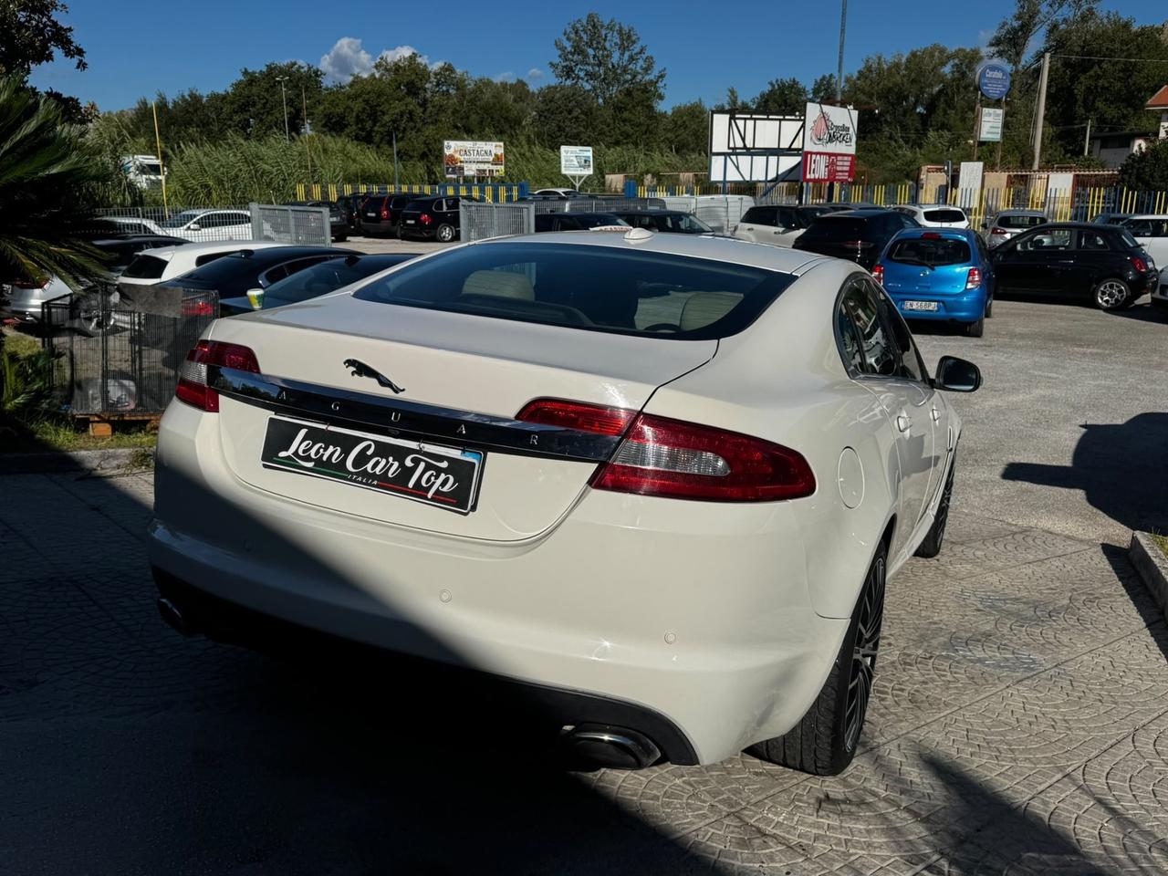 Jaguar XF 2.7D V6 Premium Luxury tagliandata e fatta distribuzione
