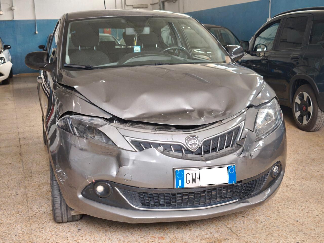 Lancia Ypsilon 5 porte S&S Hybrid Gold INCIDENTATA